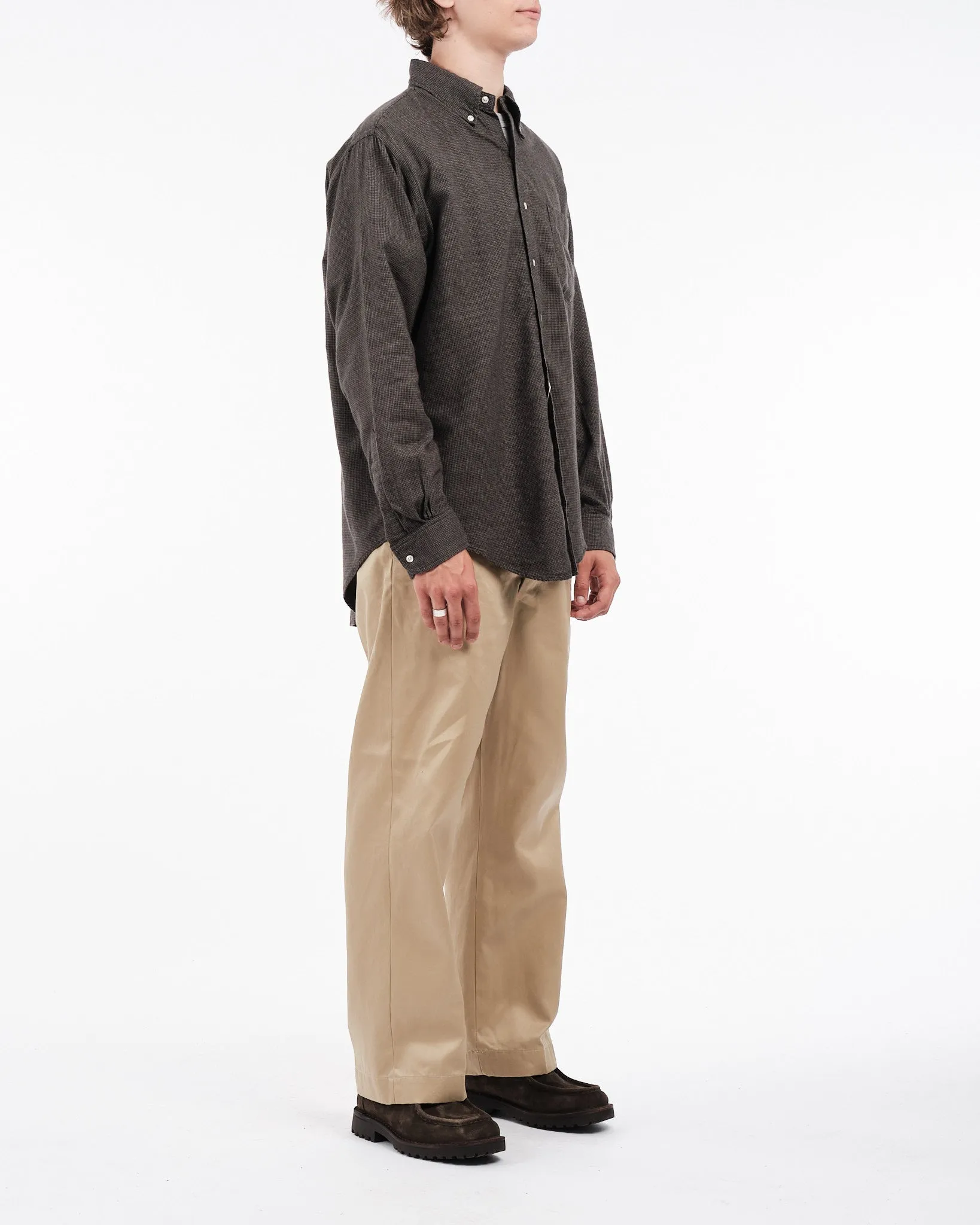 STANDARD BUTTON DOWN SHIRT CHARCOAL GRAY